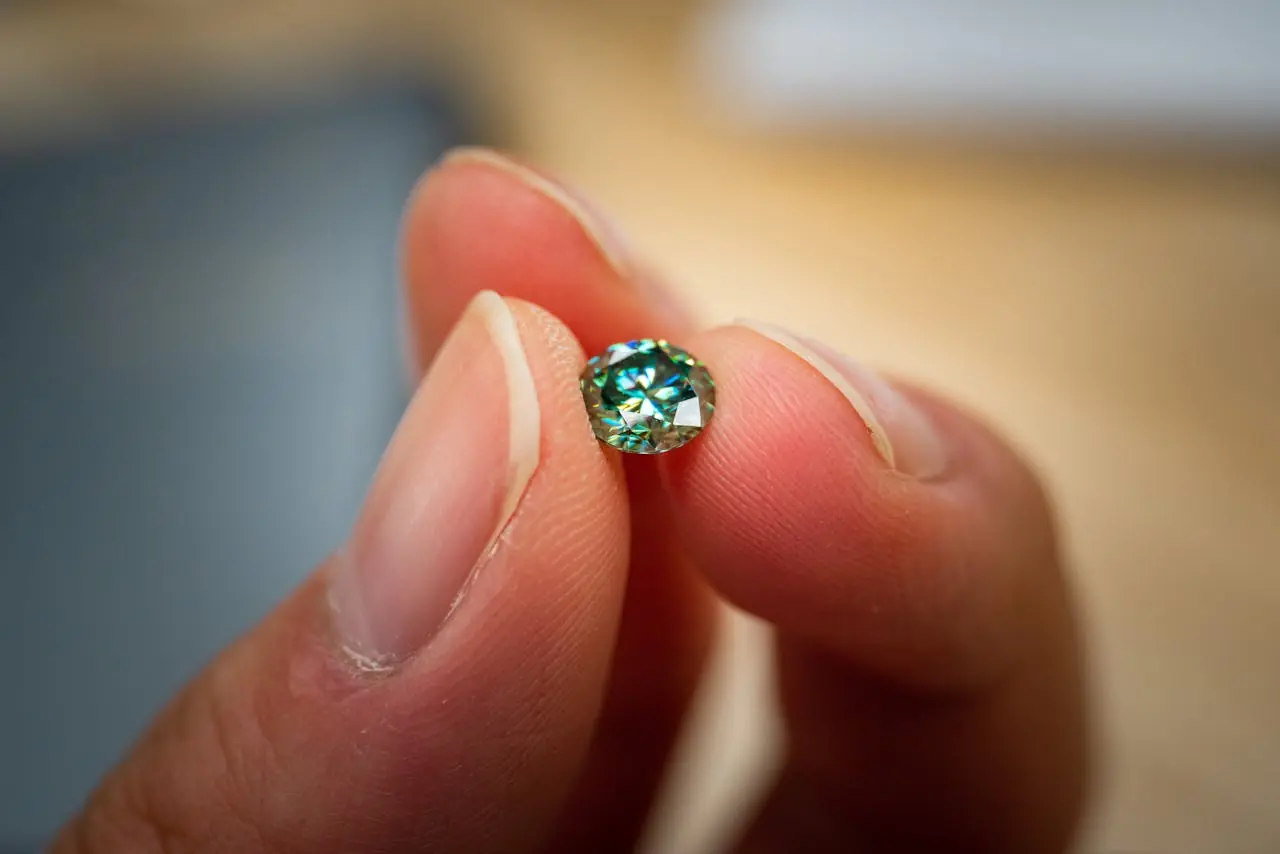 Custom Vs. Ready-Made Engagement Rings: Which Is Better?